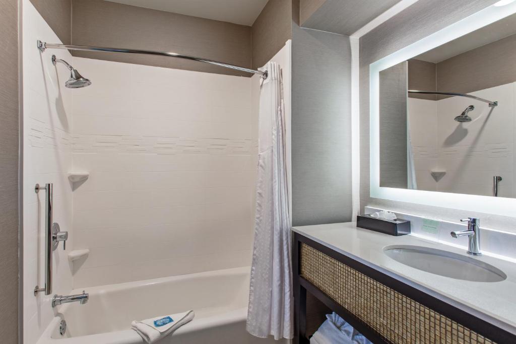 Holiday Inn Express & Suites Anaheim Resort Area by IHG - Suite Met Rolstoeltoegankelijk Bad - Niet-roken