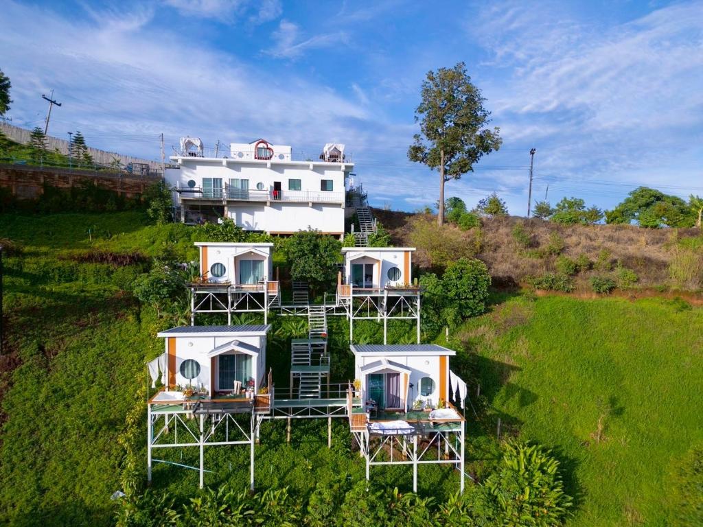 an aerial view of a house with four dwellings at สกายวิวคาเฟ่&โฮมสเตย์ in Ban San Pu Loei