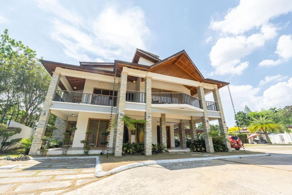 Clădirea în care este situat/ăvila