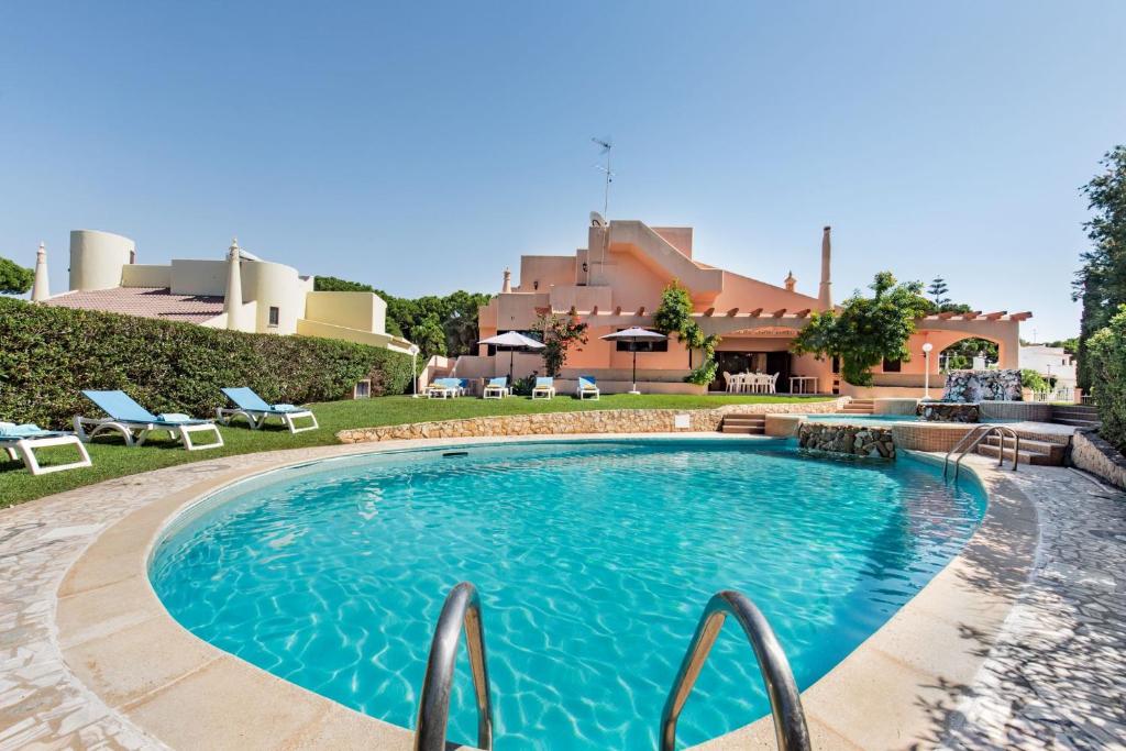 5 En-Suite Bedrooms, close to centre, free AC WiFi