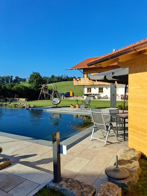 Bazén v ubytování Winkelfeldhof nebo v jeho okolí