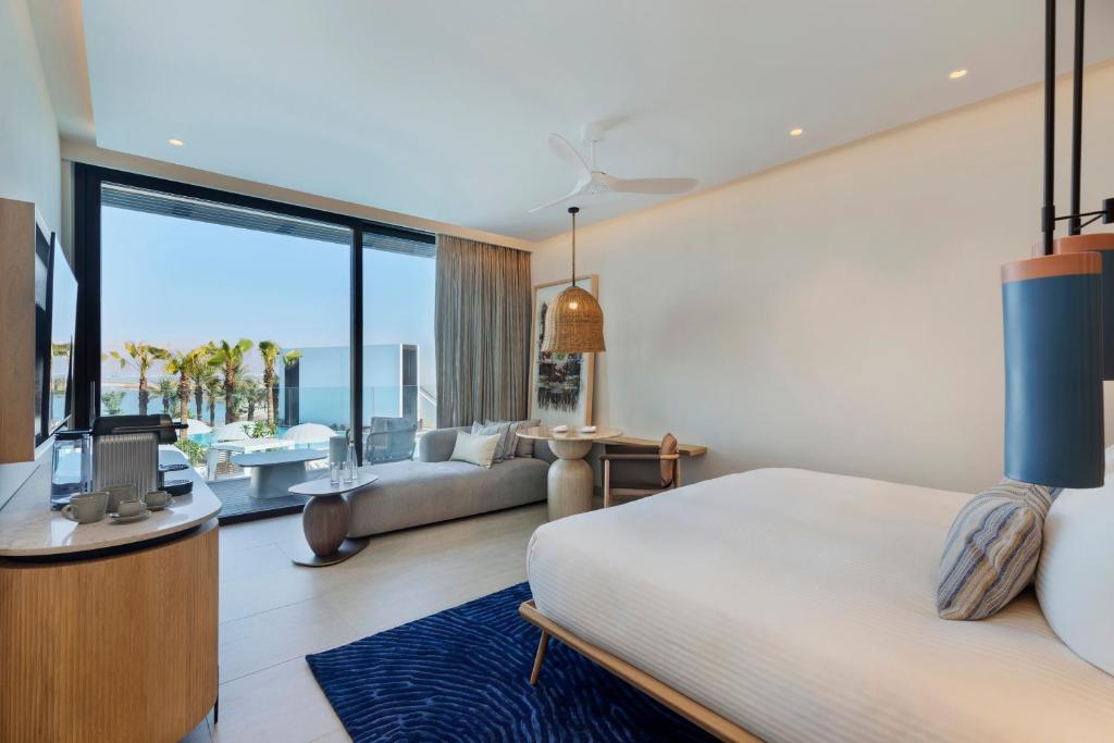 Beachfront · Private Beach Kayma by Isrotel Exclusive - Habitación Con Vista A La Piscina Y Al Mar