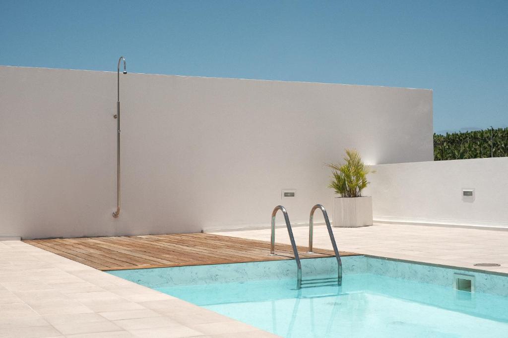 a swimming pool in the backyard of a house at Isla Bonita Blik by Huskalia in Puerto Naos