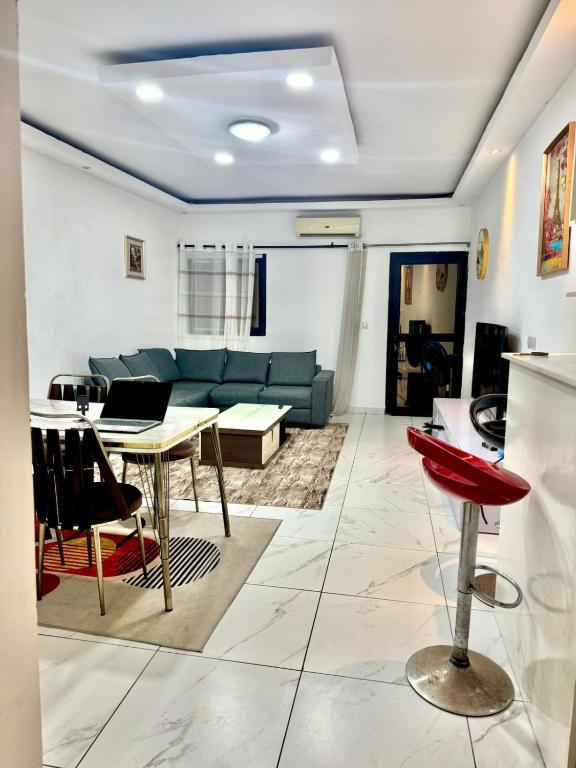 Residence succes house tesisinde bir oturma alanı