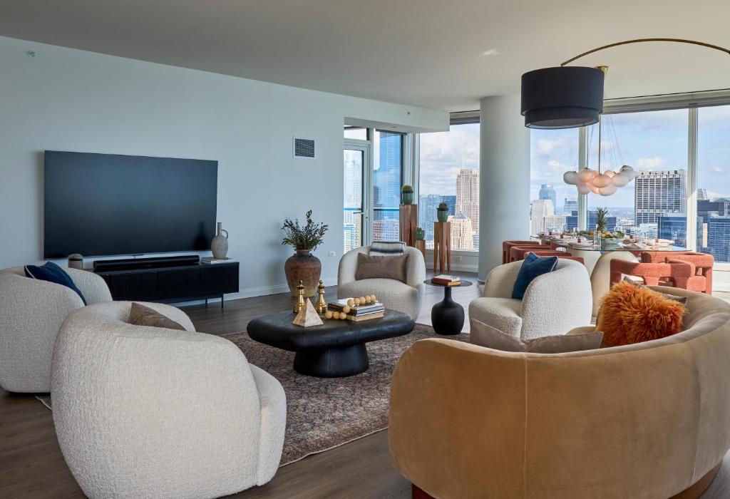 Lux Apts with Lake Views and Top Amenities photo