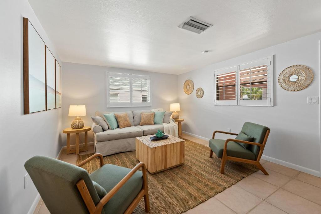 a living room with a couch and two chairs at Summer Lovin in Bailey Hall
