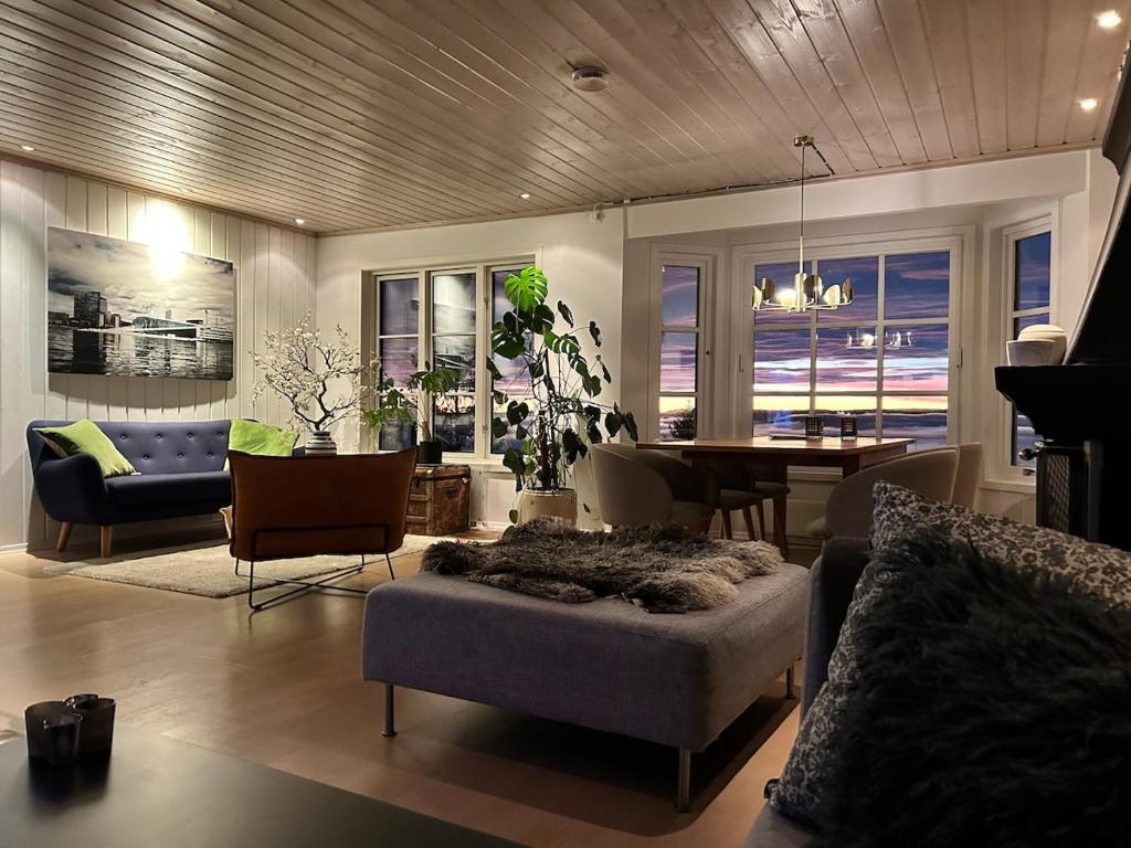 Image showcasing Charming Villa with great views in Holmenkollen, Oslo (preços ...
