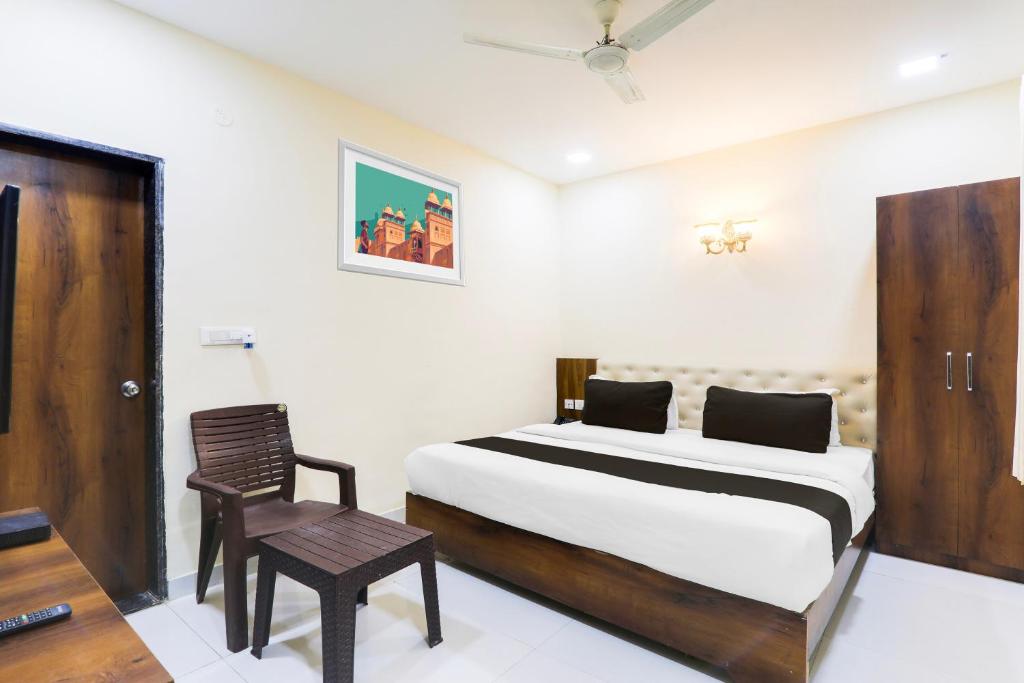 Postel nebo postele na pokoji v ubytování Hotel O Manglam Hotel