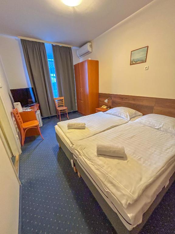 Corvin Hotel - Resim 2