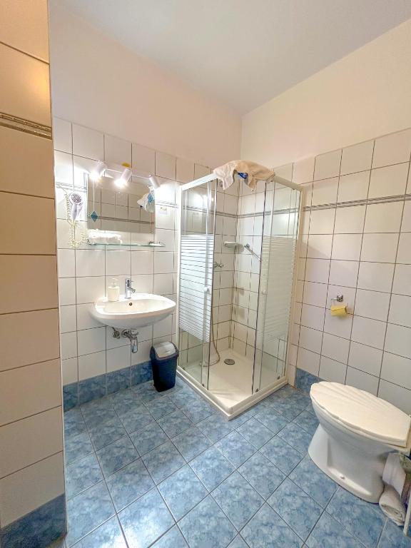 Corvin Hotel - Resim 3