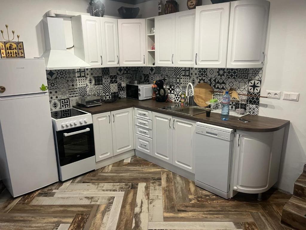 Dapur atau dapur kecil di Конакъ Войнов