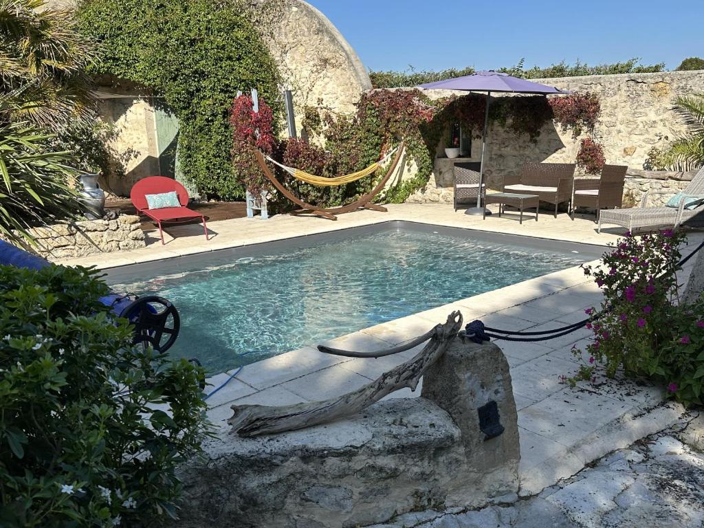 Piscina a LA MAISON JEROBOAM o a prop
