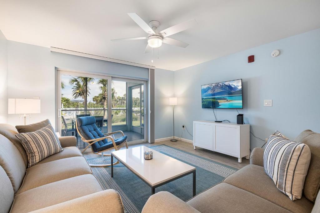 Μια τηλεόραση ή/και κέντρο ψυχαγωγίας στο Breakers West A2