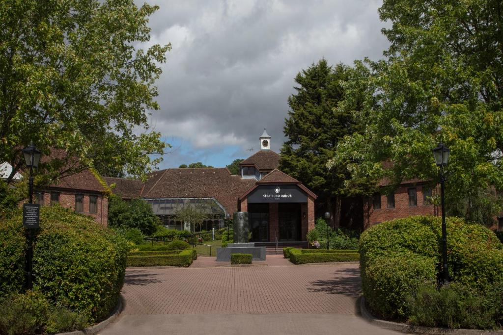 Stratford Manor Hotel - Resim 1