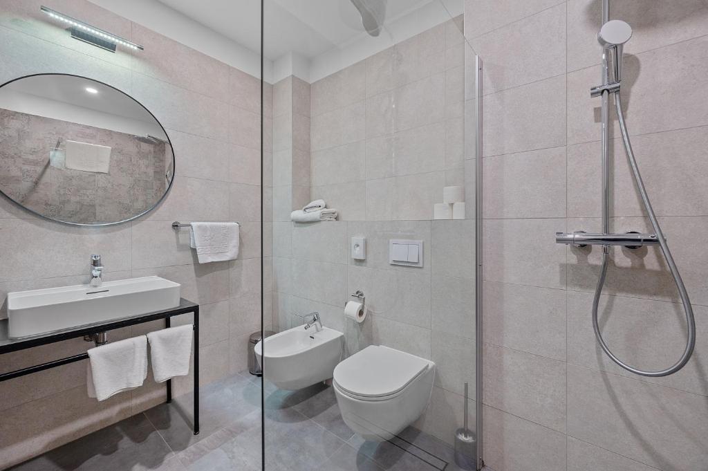 
Deluxe Double Room (2 Adults + 1 Child)
