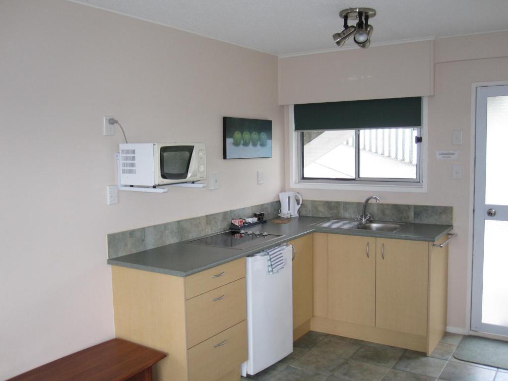 Kuchyň nebo kuchyňský kout v ubytování Cook's Lookout Motel