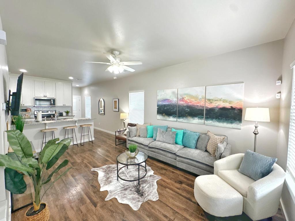 Galeriebild der Unterkunft Edmond Fresh Modern townhouse in Edmond