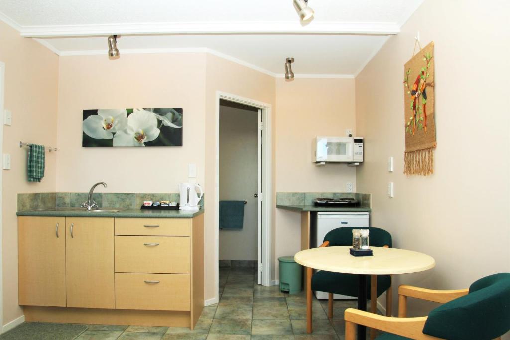 Kuchyň nebo kuchyňský kout v ubytování Cook's Lookout Motel