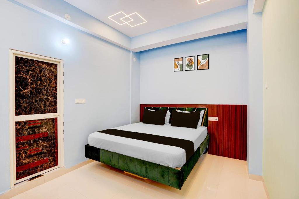 Gallery image of Hotel O The Royal Inn in Fatwa