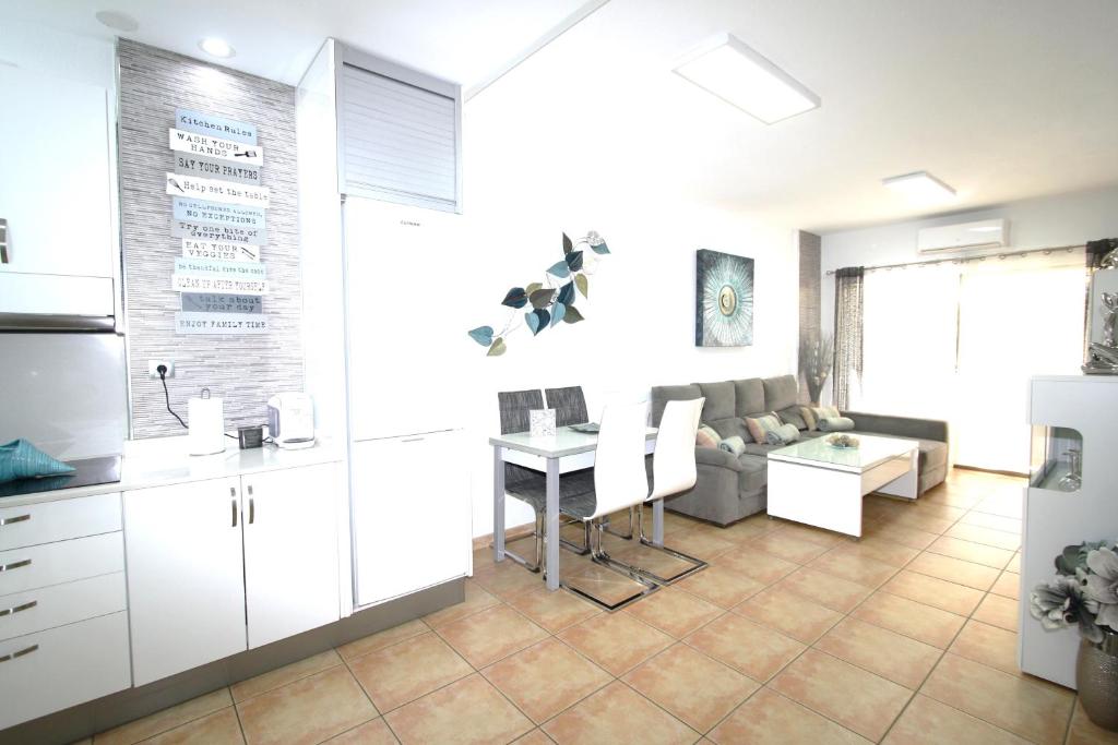 Kuchyň nebo kuchyňský kout v ubytování Fantastic apartment near the beach