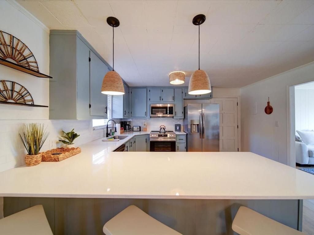 Cozy Riverside Cottage Fully Updated Quiet 3 beds, Belmont (updated ...