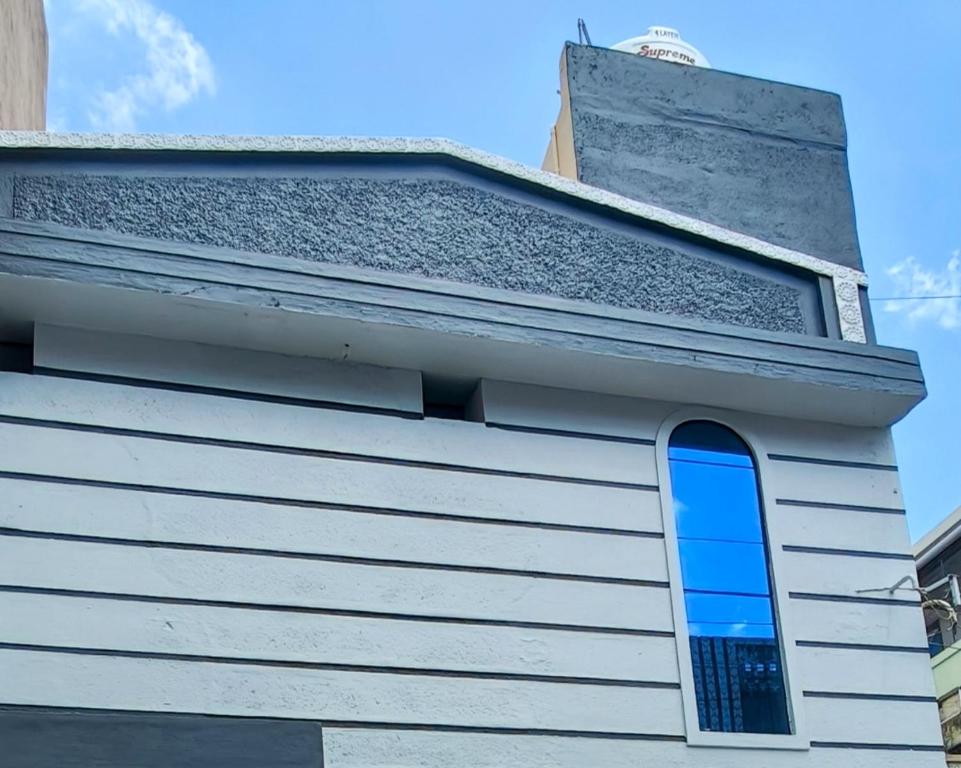 Tòa nhà nơi chỗ nghỉ nhà dân tọa lạc