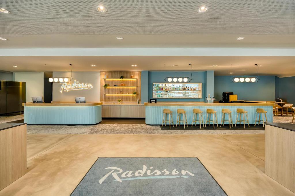 Radisson Hotel Brussels Centre Midi - Resim 1