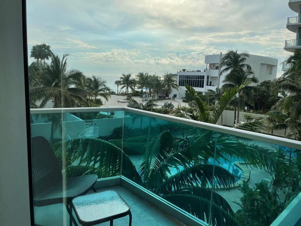 Bazén v ubytování Relax by the Sea – Spacious Apartment with Beautiful Views nebo v jeho okolí