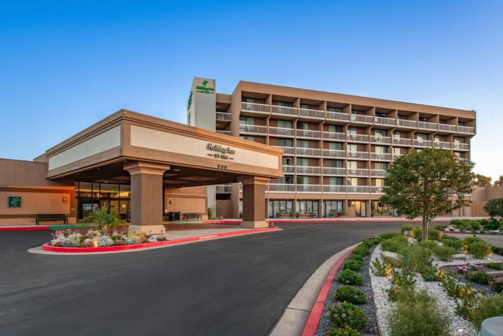 a building with a parking lot in front of it at Holiday Inn Oxnard - Ventura by IHG in Oxnard