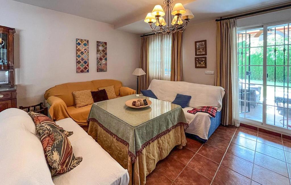 Posezení v ubytování Amazing Home In Otura With Private Swimming Pool, Can Be Inside Or Outside