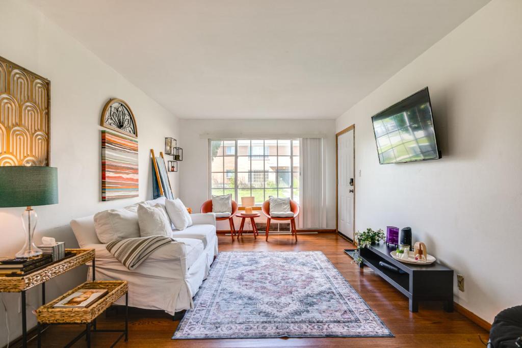 Gallery image of Central Menomonee Falls Condo WFH Friendly in Menomonee Falls