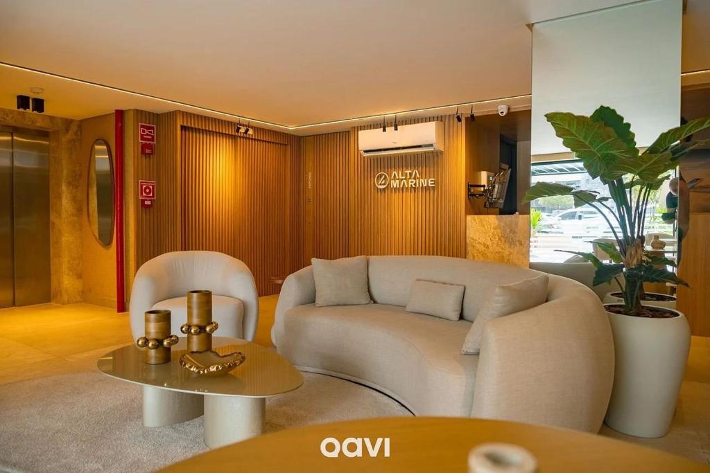 Χώρος καθιστικού στο Flats confortáveis no Alta Marine por Quarto à Vista