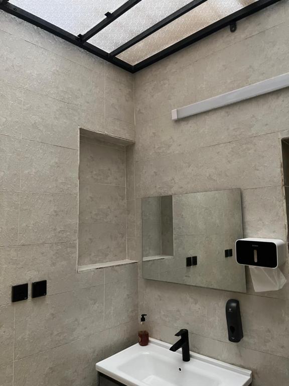 Koupelna v ubytování شقة أنيقة بغرفتين نوم - الطائف