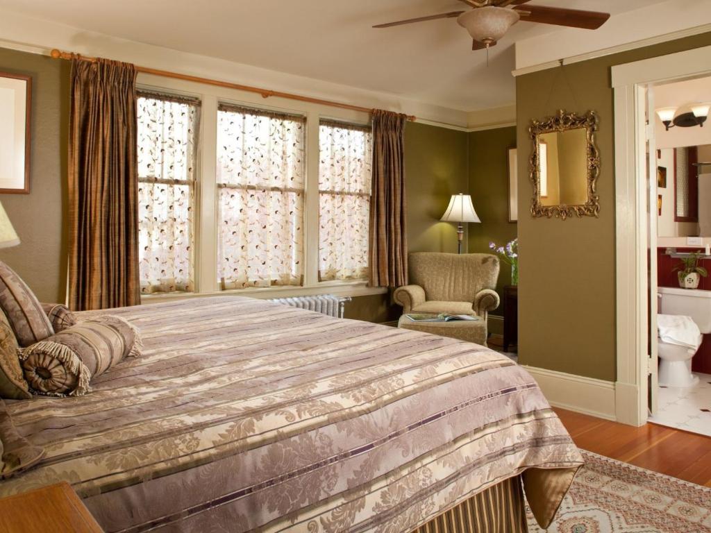 Abbeymoore Manor - 
