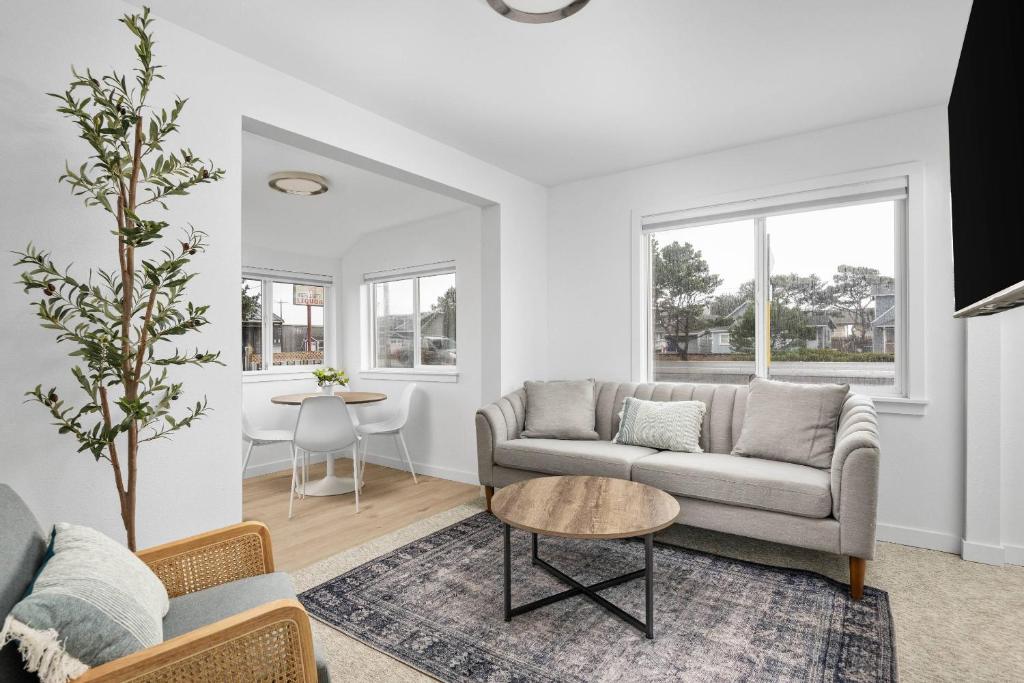 a living room with a couch and a table at Inn at Rockaway Beach Unit #5 in Rockaway Beach