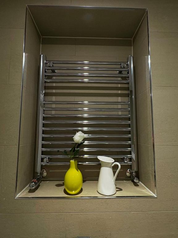 En-suite Double Room Park Royal with off-site Gym Access - Resim 20