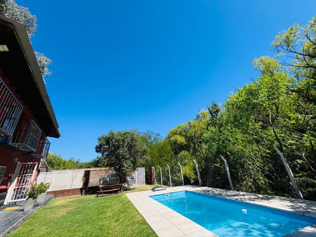 Bazén v ubytování Casa con bajada al Río Potrero de los funes nebo v jeho okolí