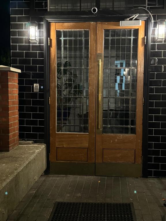 En-suite Double Room Park Royal with off-site Gym Access - Resim 6