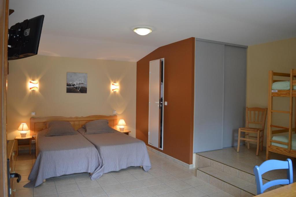 Postel nebo postele na pokoji v ubytování Côté Midi Chambre d'hôte
