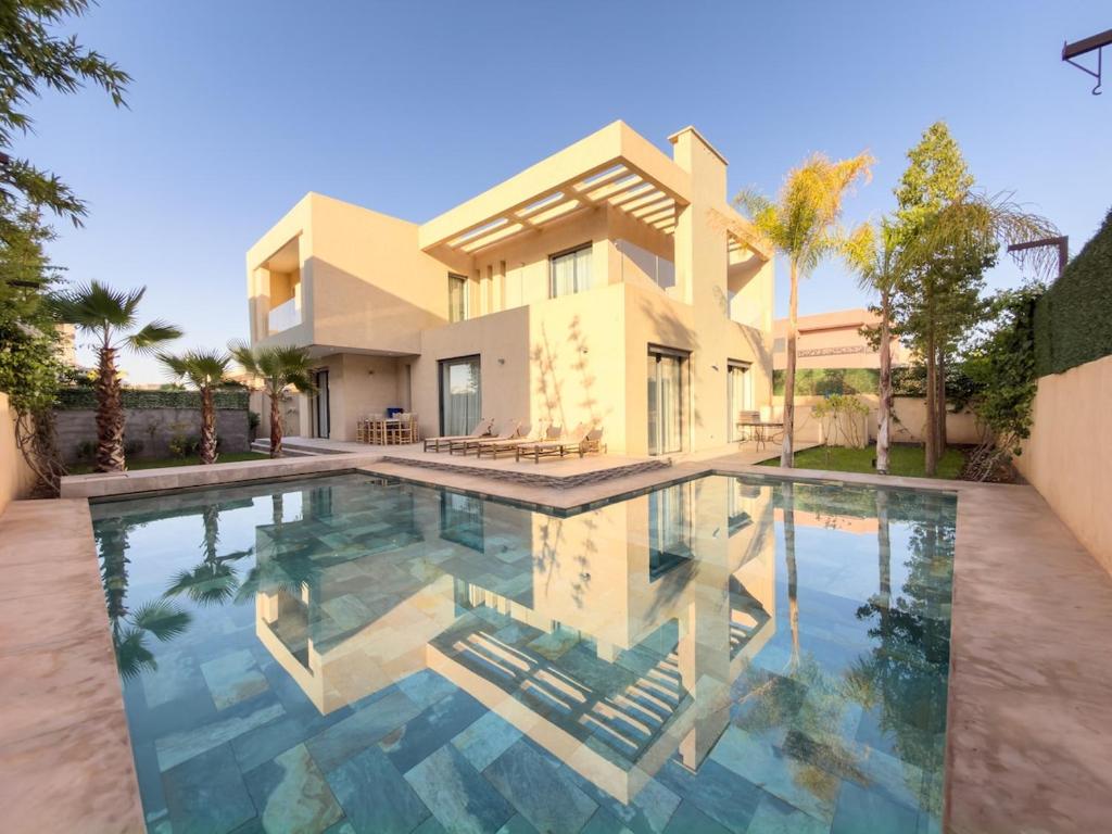 Piscina en o cerca de Villa Louisa, style remarquable & Piscine privée