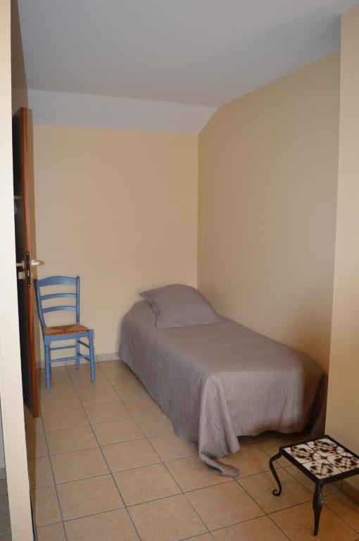 Postel nebo postele na pokoji v ubytování Côté Midi Chambre d'hôte