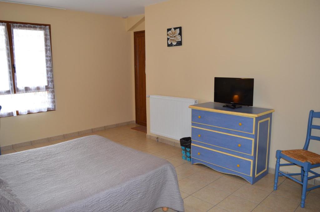 TV a/nebo společenská místnost v ubytování Côté Midi Chambre d'hôte