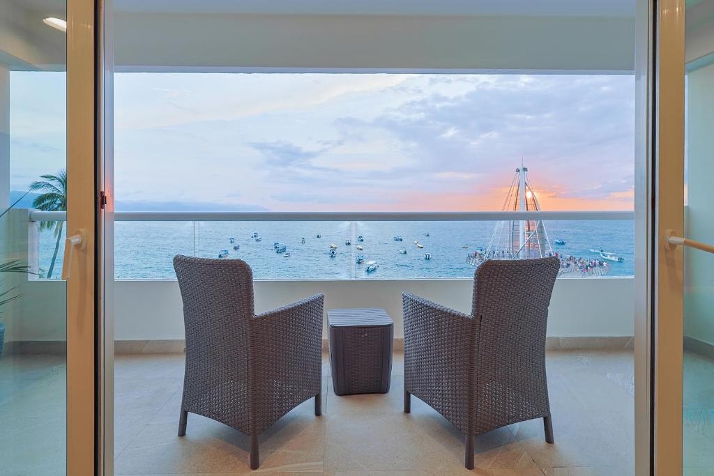 Vistas al Pacífico desde balcón privado de suite en Pier 69
