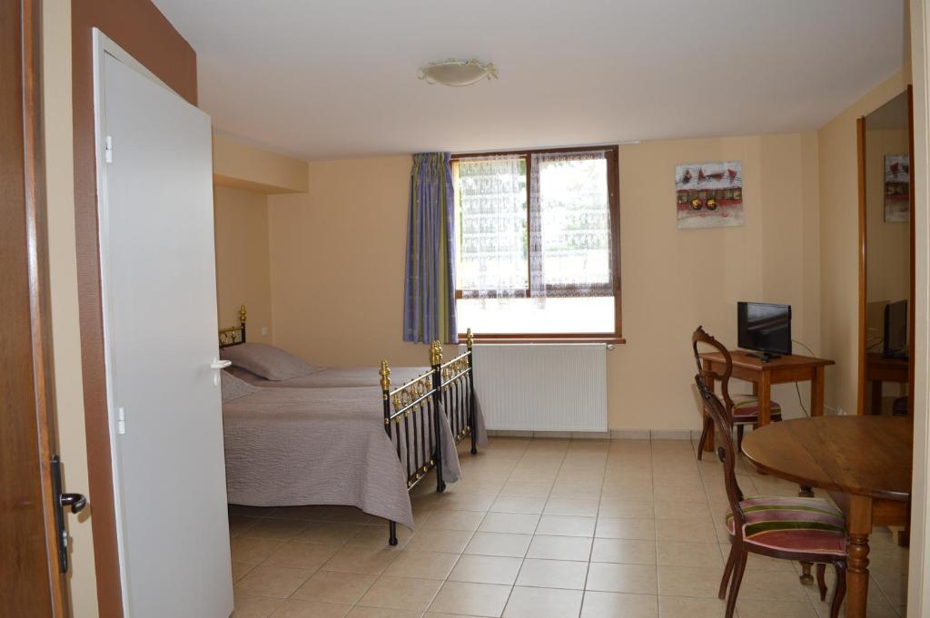 Postel nebo postele na pokoji v ubytování Côté Midi Chambre d'hôte