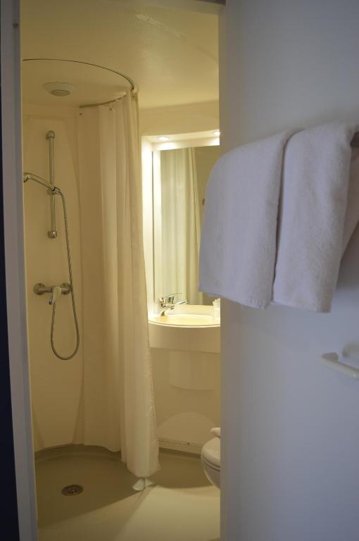Koupelna v ubytování Côté Midi Chambre d'hôte