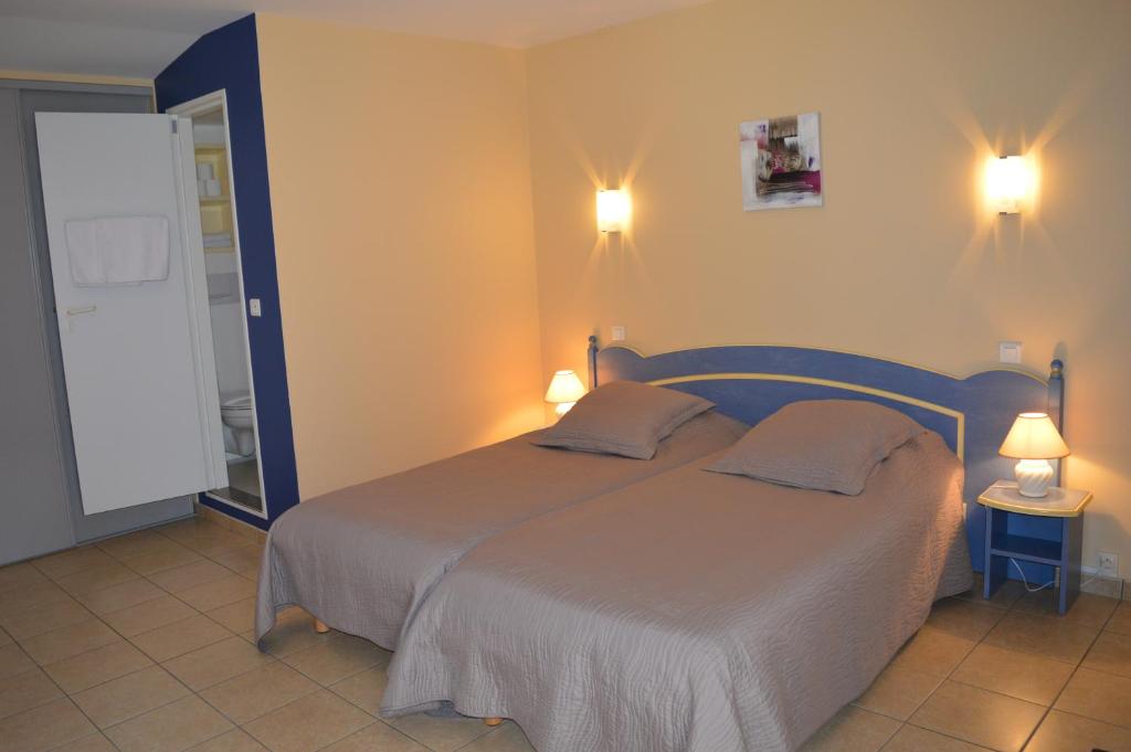 Postel nebo postele na pokoji v ubytování Côté Midi Chambre d'hôte