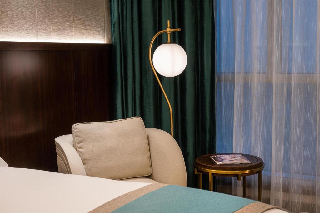 Blossom Hotel Houston, Curio Collection by Hilton photo