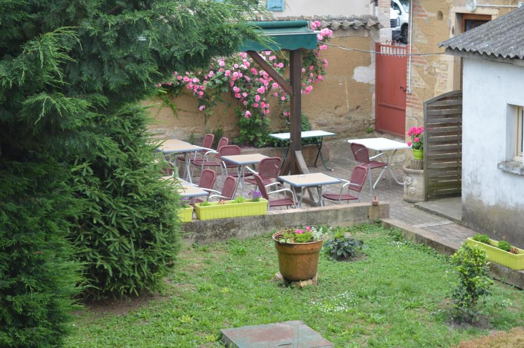 Zahrada ubytování Côté Midi Chambre d'hôte