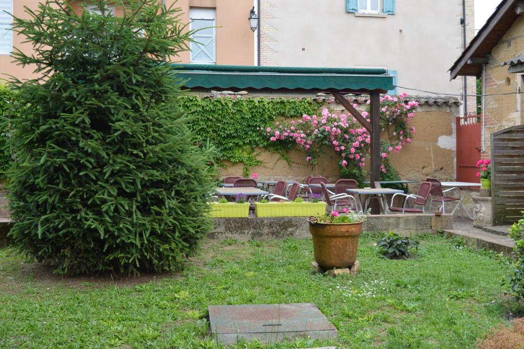 Zahrada ubytování Côté Midi Chambre d'hôte