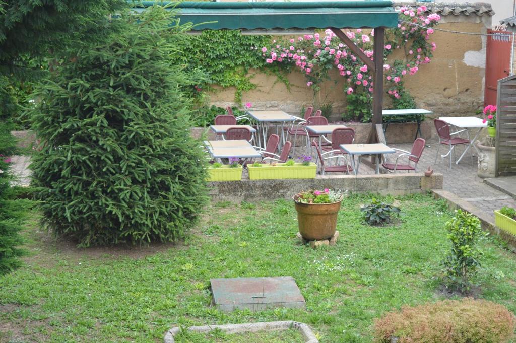 Zahrada ubytování Côté Midi Chambre d'hôte